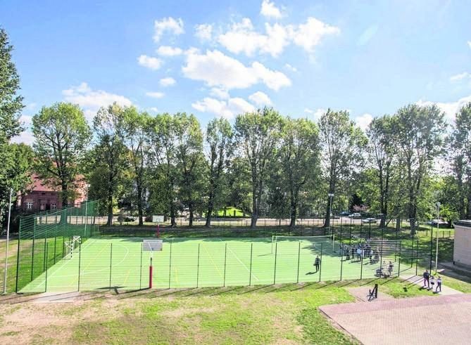 Boisko sportowe przy Szkole Podstawowej nr 9 w Słupsku