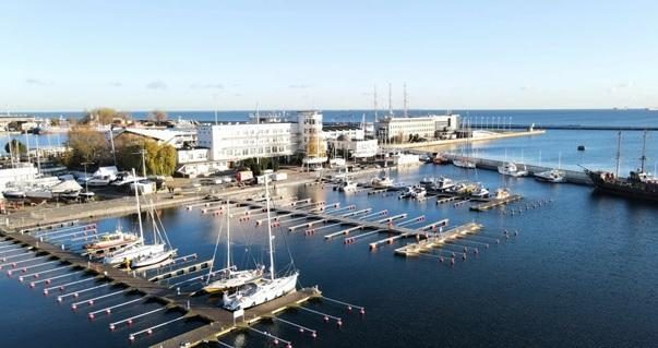 Remont pomostu pływającego H zlokalizowanego w Przystani Jachtowej Marina Gdynia